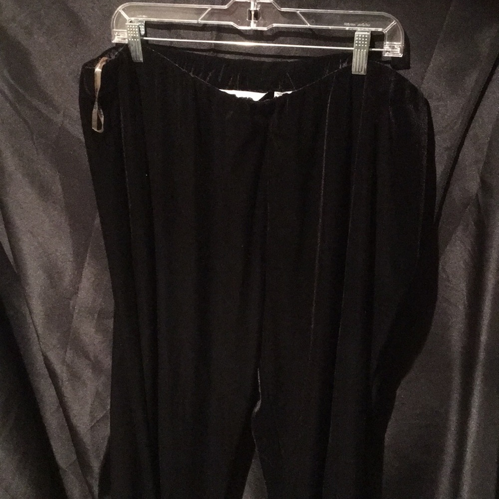 BRAND NEW Peter Nygard Velvet pants
